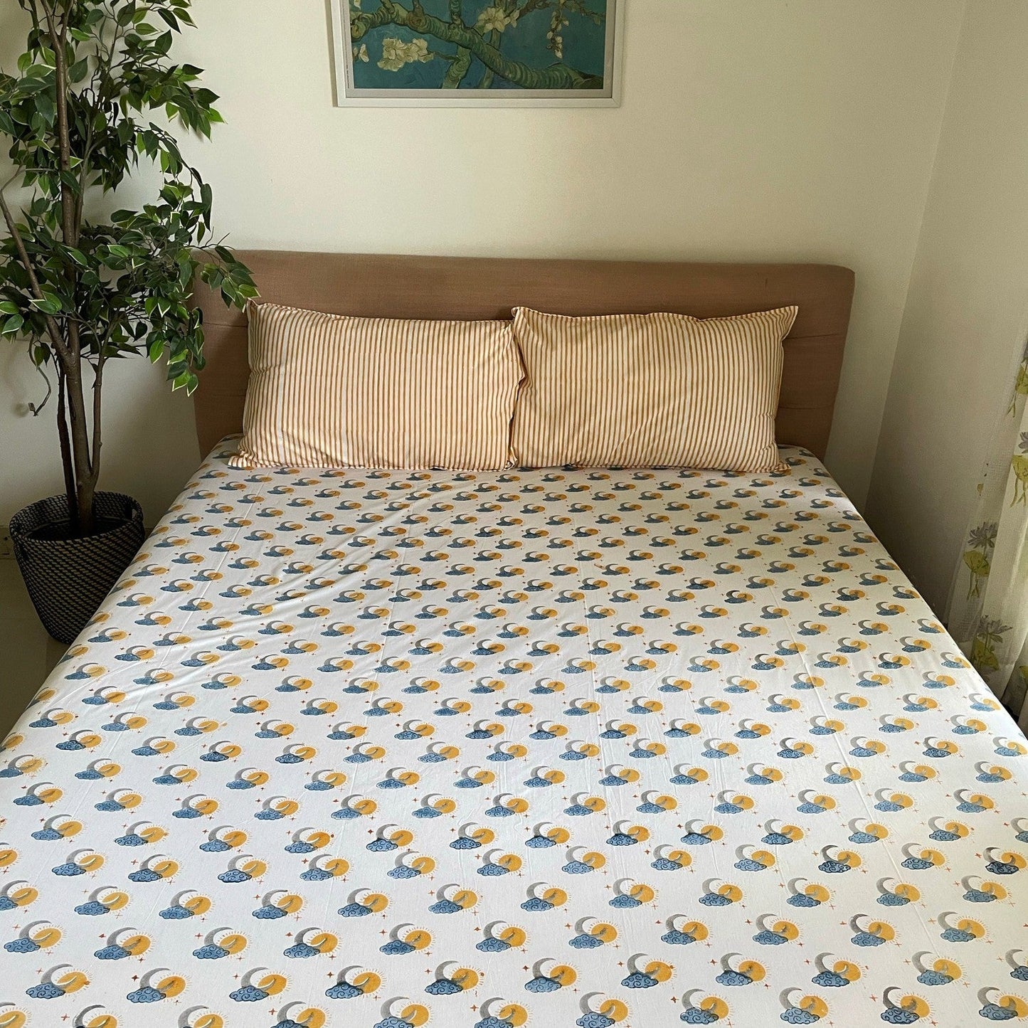 Sun & Moon Double Bedsheet With Pillow Cover