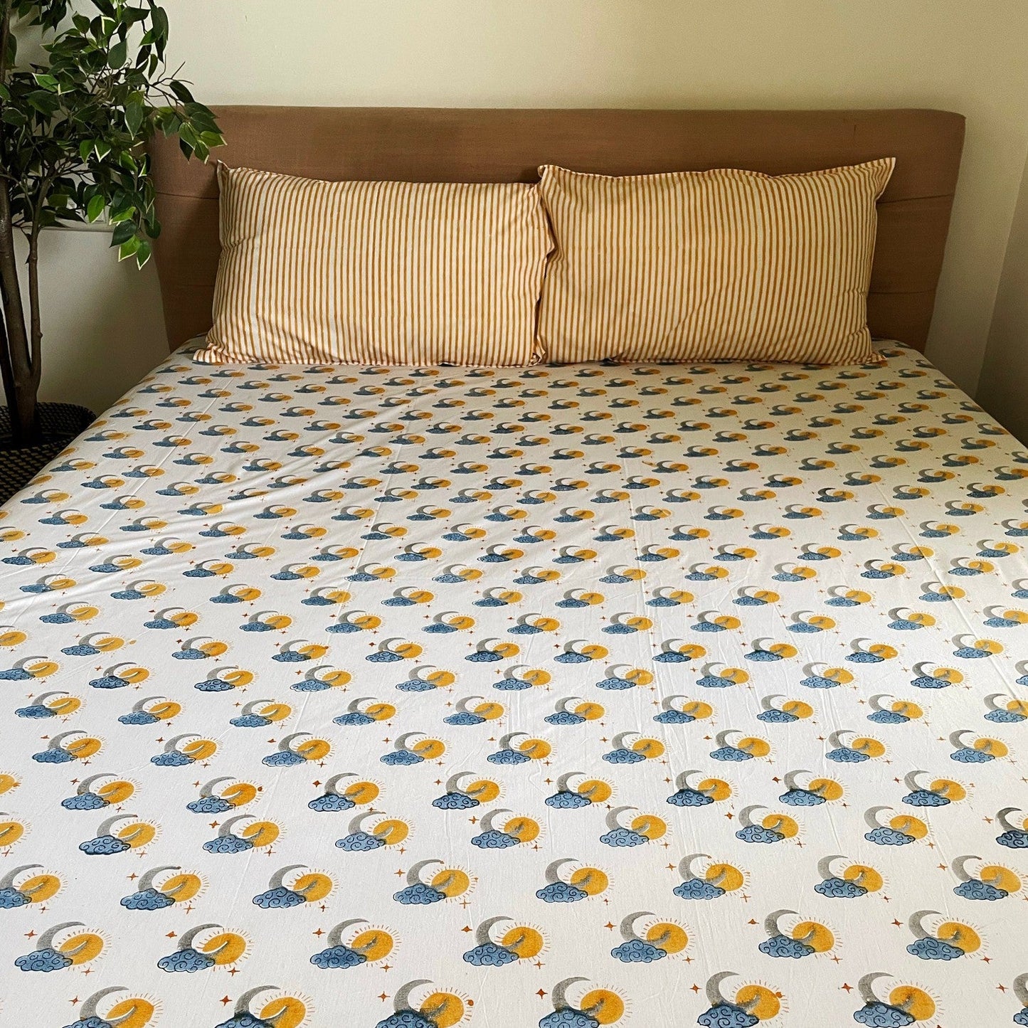 Sun & Moon Double Bedsheet With Pillow Cover